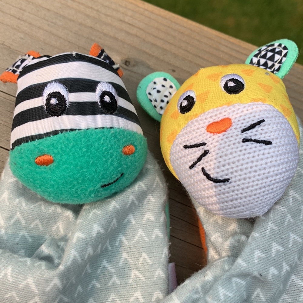 Infantino Feet Rattles - Picture 7 of 9